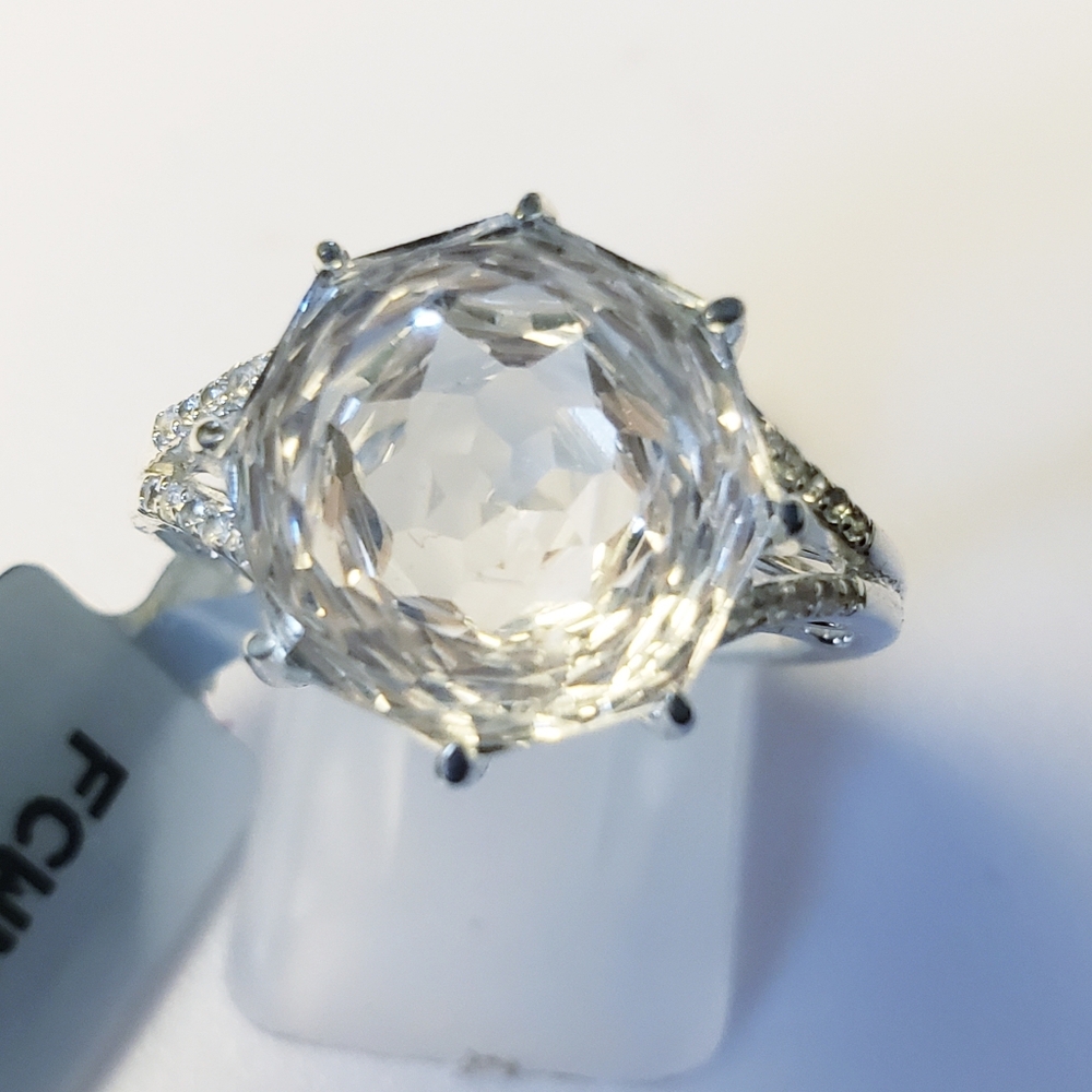 Efflorescence Optic Quartz Ring - Picture 3 of 10